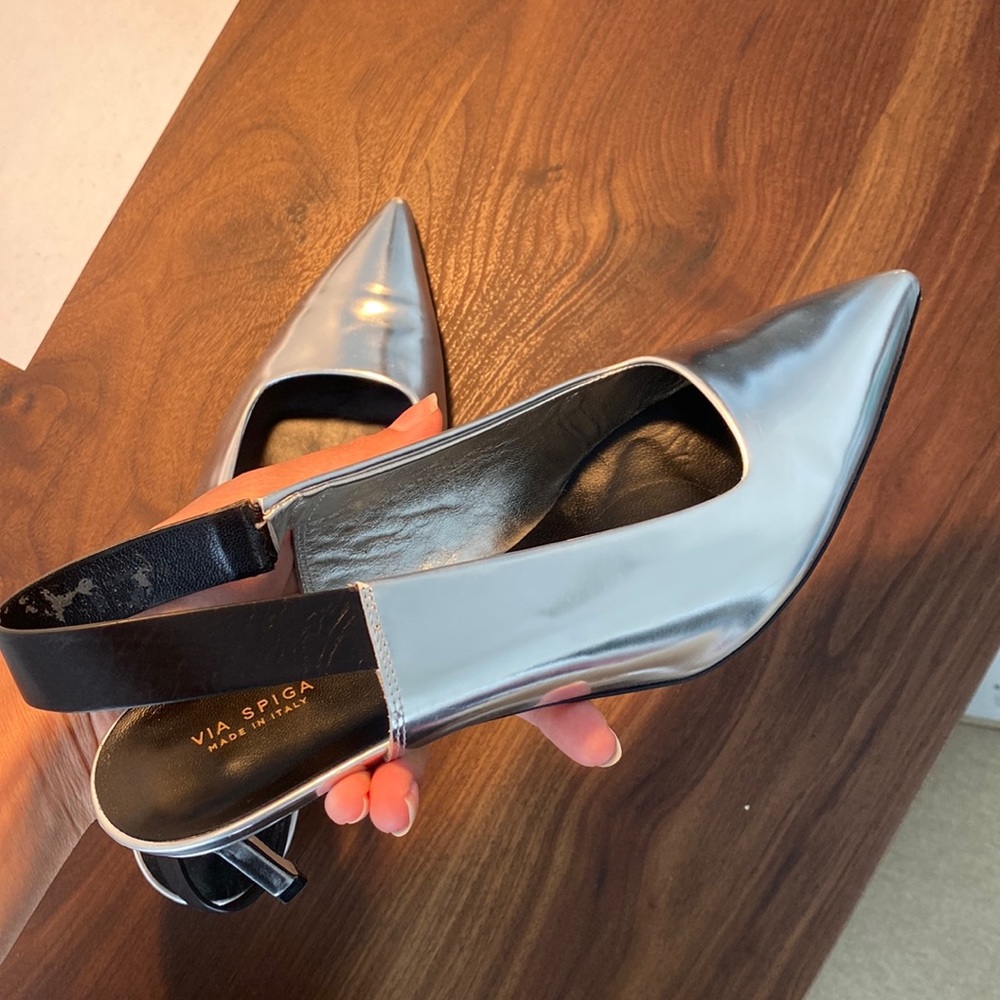 Silver pointed toe kitten heels size 10 wm